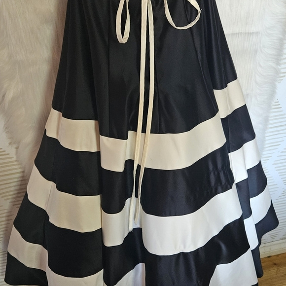 Jessica McClintock *Rare* Strapless Corset Back Striped Gown w/ crinoline - Picture 5 of 12